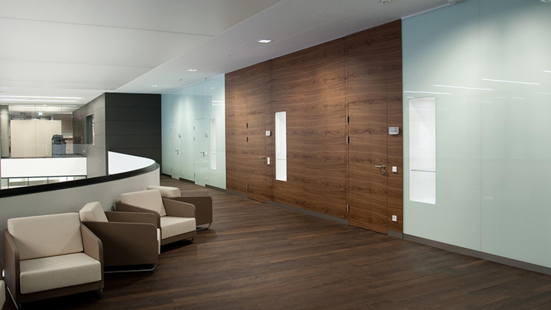 Kaindl MDF Gefineerd Amerikaans Noten Dosse/Half Dosse A/B 2800X2070X19MM