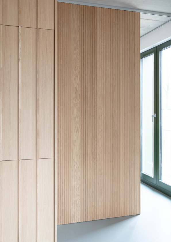 Gefreesd Eiken Paneel Dunas 18 mm Berken beplakt met Eiken 5mm Rugzijde Eiken Fineer 1,5mm 1220X600X24,5MM