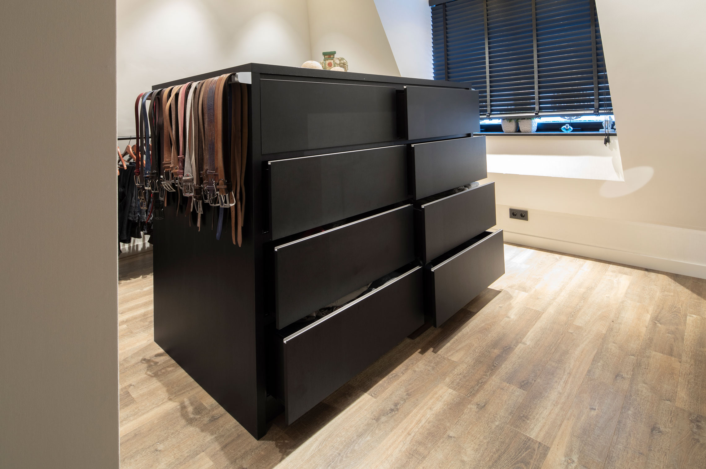 Kledingkast Pfleiderer U12007NW 2.jpg